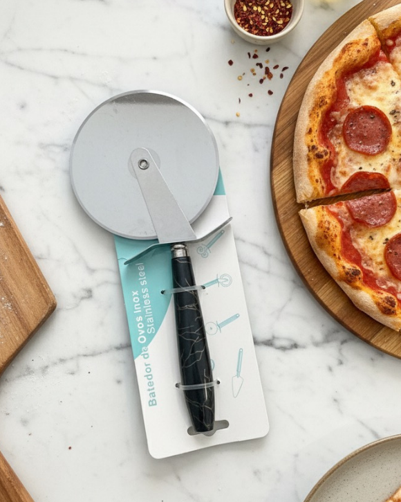 Pizza cutter